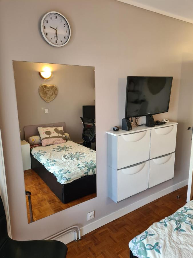 Chambre De 11 M2 Avec Balcon Paris Dış mekan fotoğraf
