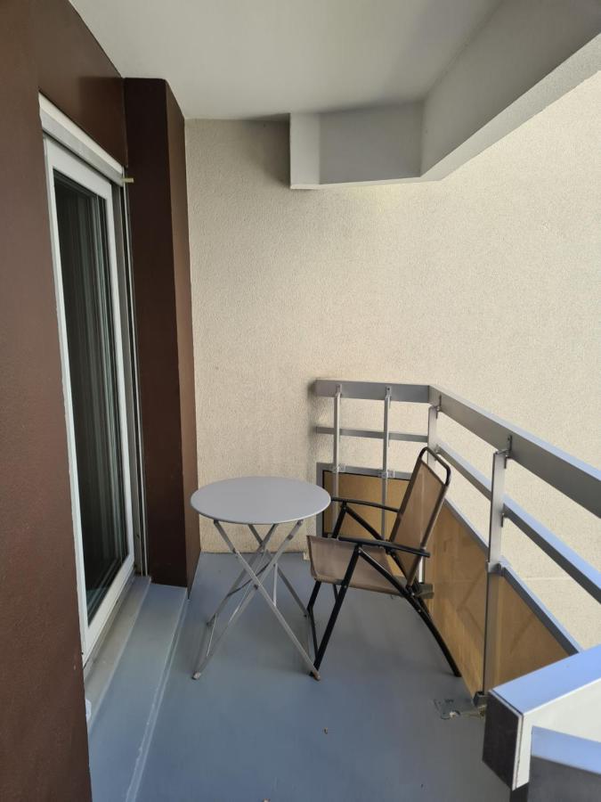Chambre De 11 M2 Avec Balcon Paris Dış mekan fotoğraf